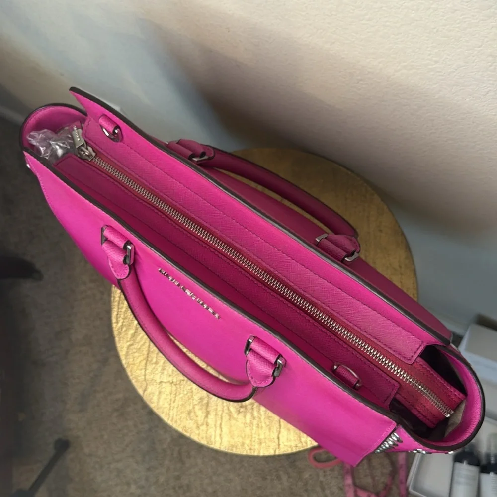 MICHAEL KORS SELMA Grommet
Saffiano Leather LG Satchel, Fuchsia pink, GUC - Picture 14 of 17